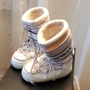 COPY - Airwalk cozy snow shoes, size 7-8